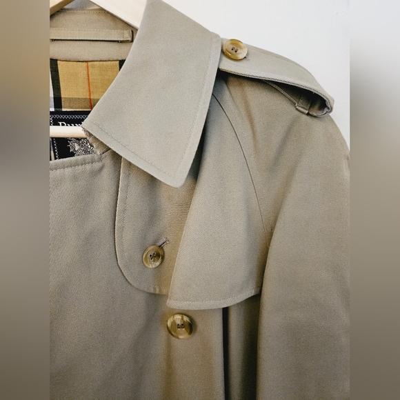 Burberry (Vintage) Women's Trenchcoat - Picture 6 of 15
